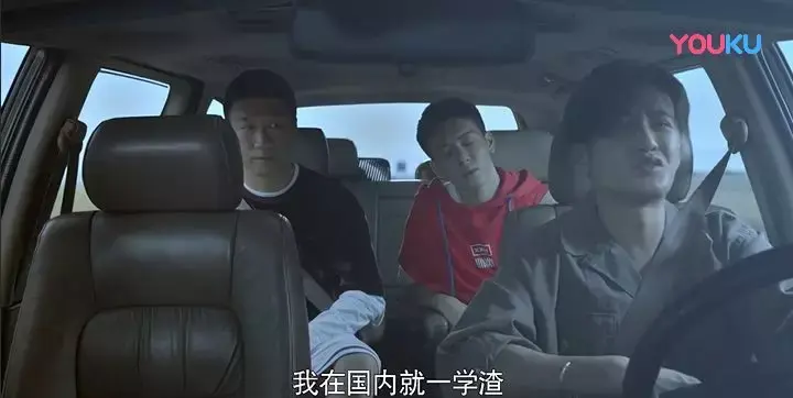 爸爸出国留学了