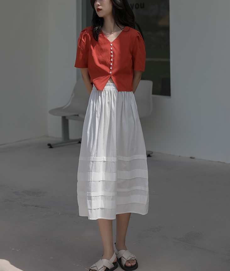 白色半身裙应该搭配什么上衣