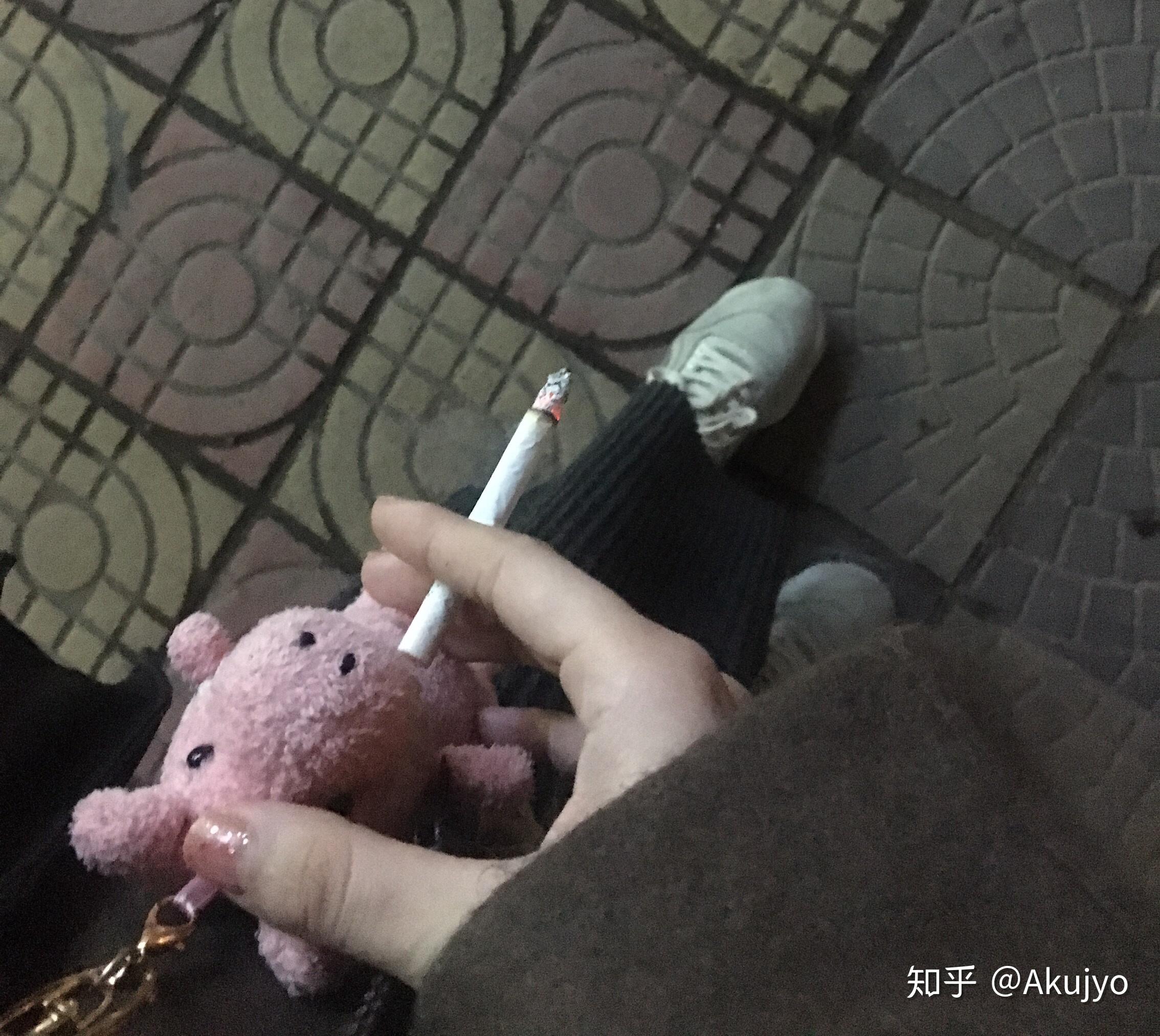 抽烟的女生是什么样的女生