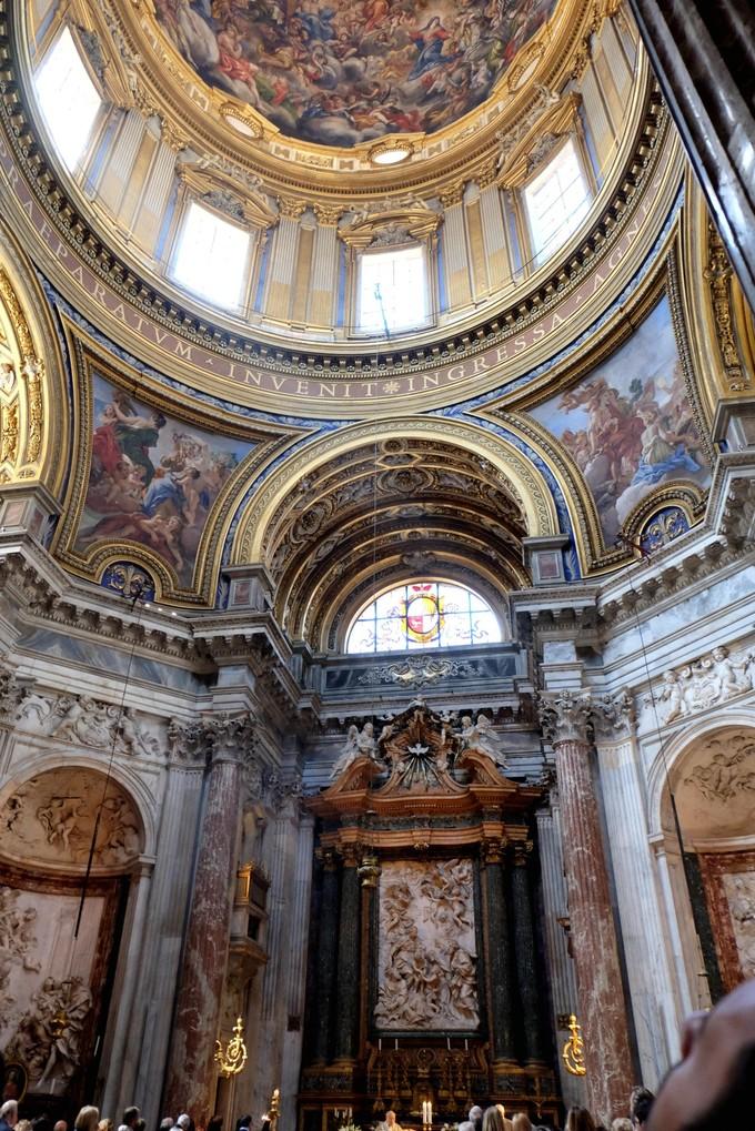 哥特式和巴洛克建筑的区别除了尖顶和彩窗之外还有什么呢怎么辨识一个