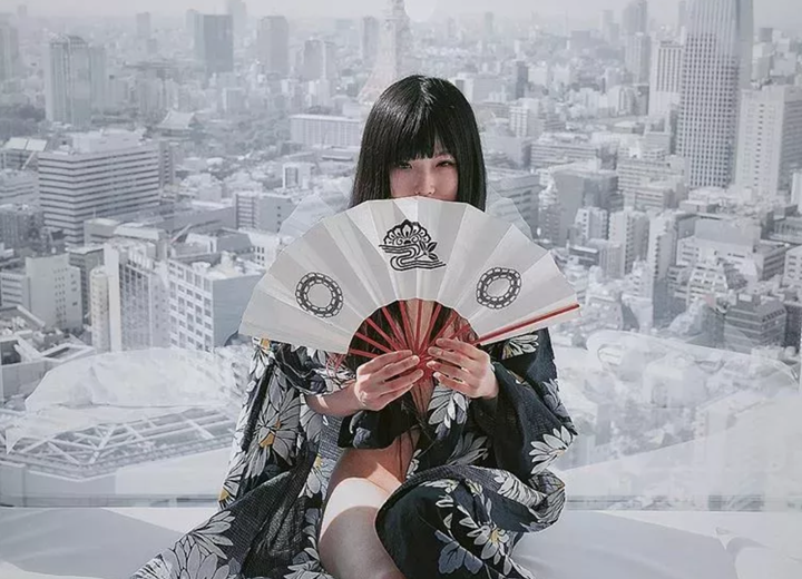 日本摄影师让模特在楼顶脱光光拍照,每张照片都超美! - 知乎