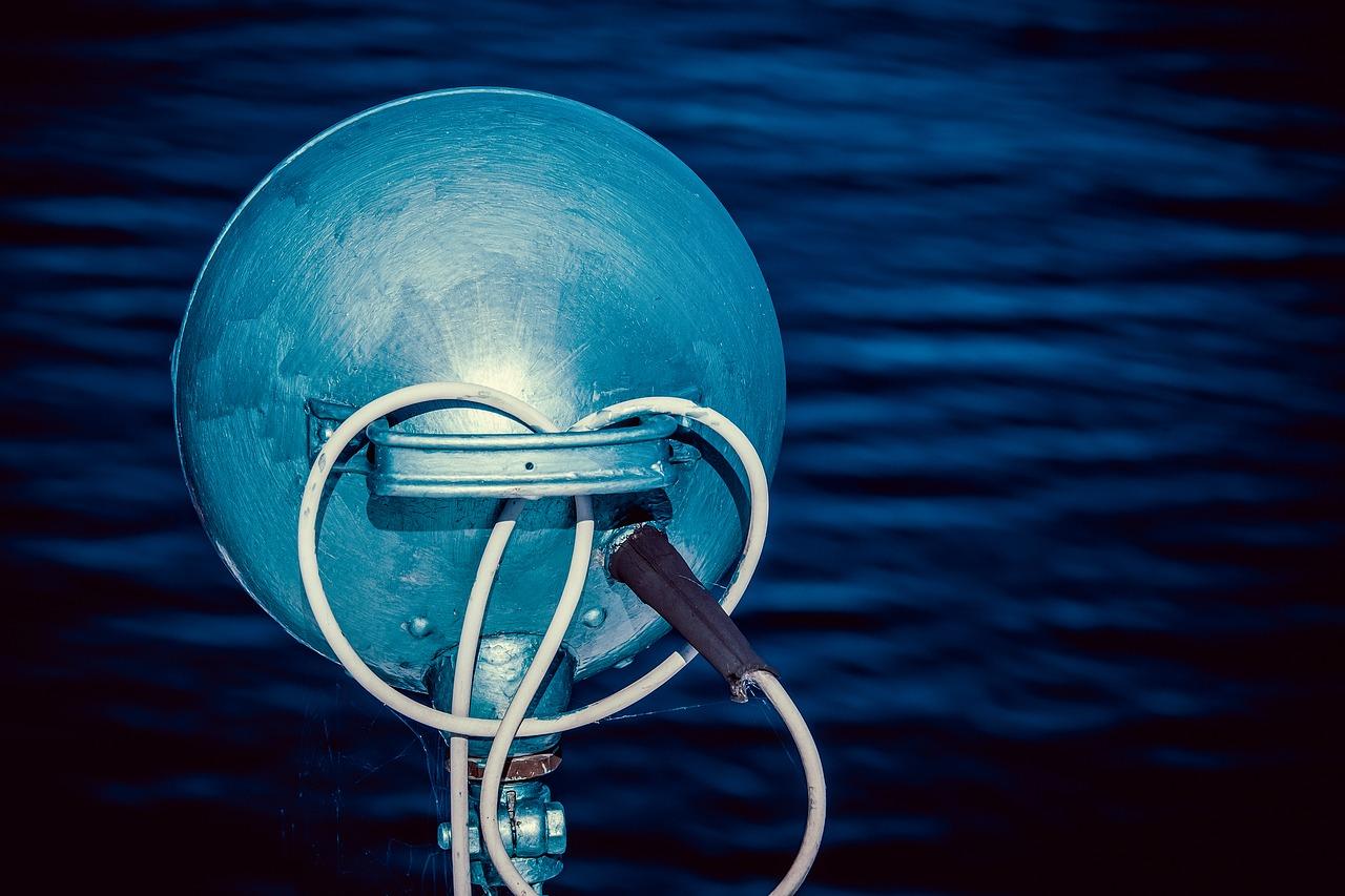 1. 近光灯更换步骤