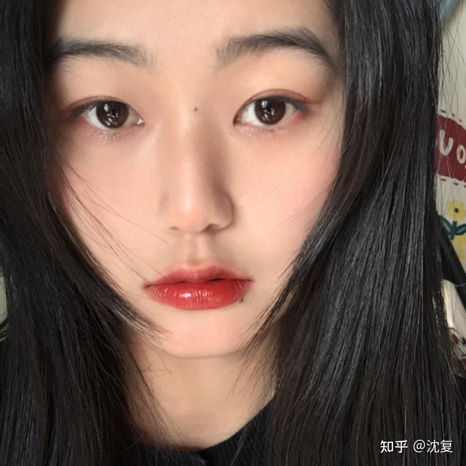 有没有下嘴唇有痣的小姐姐