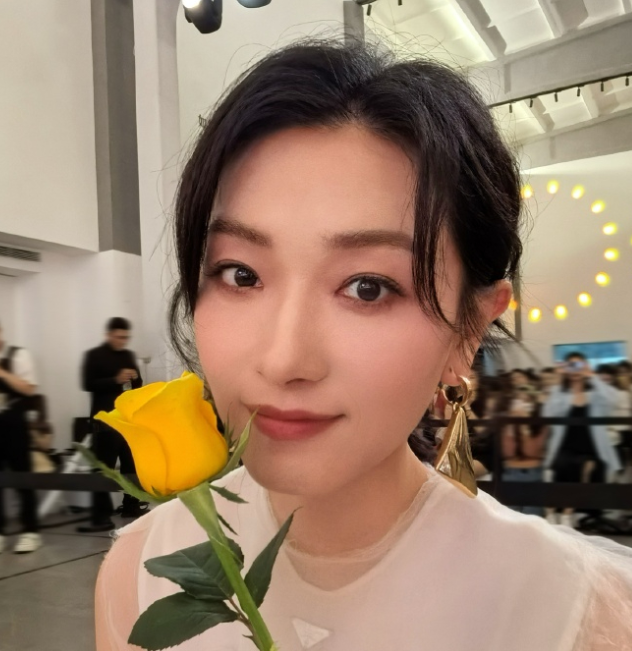 万茜被曝遭遇婚姻危机,微博已有半年没互动,狗仔曝光其老公出轨