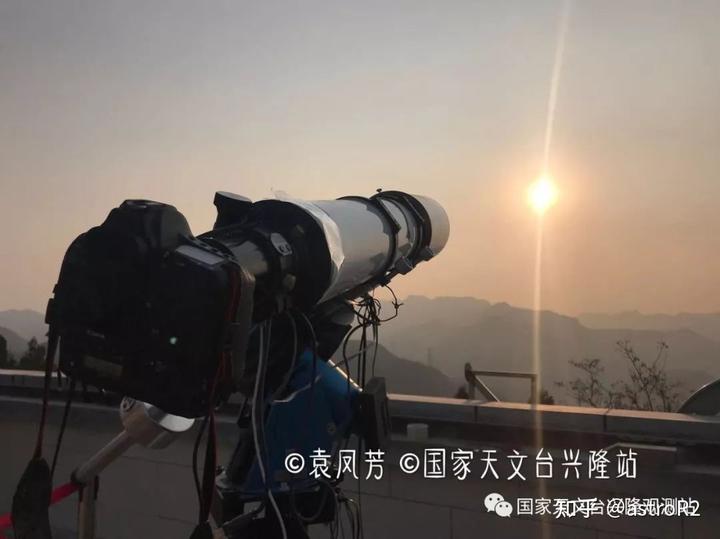 如果不小心用专业的天文望远镜看到太阳，眼睛真的会立即瞎掉么？