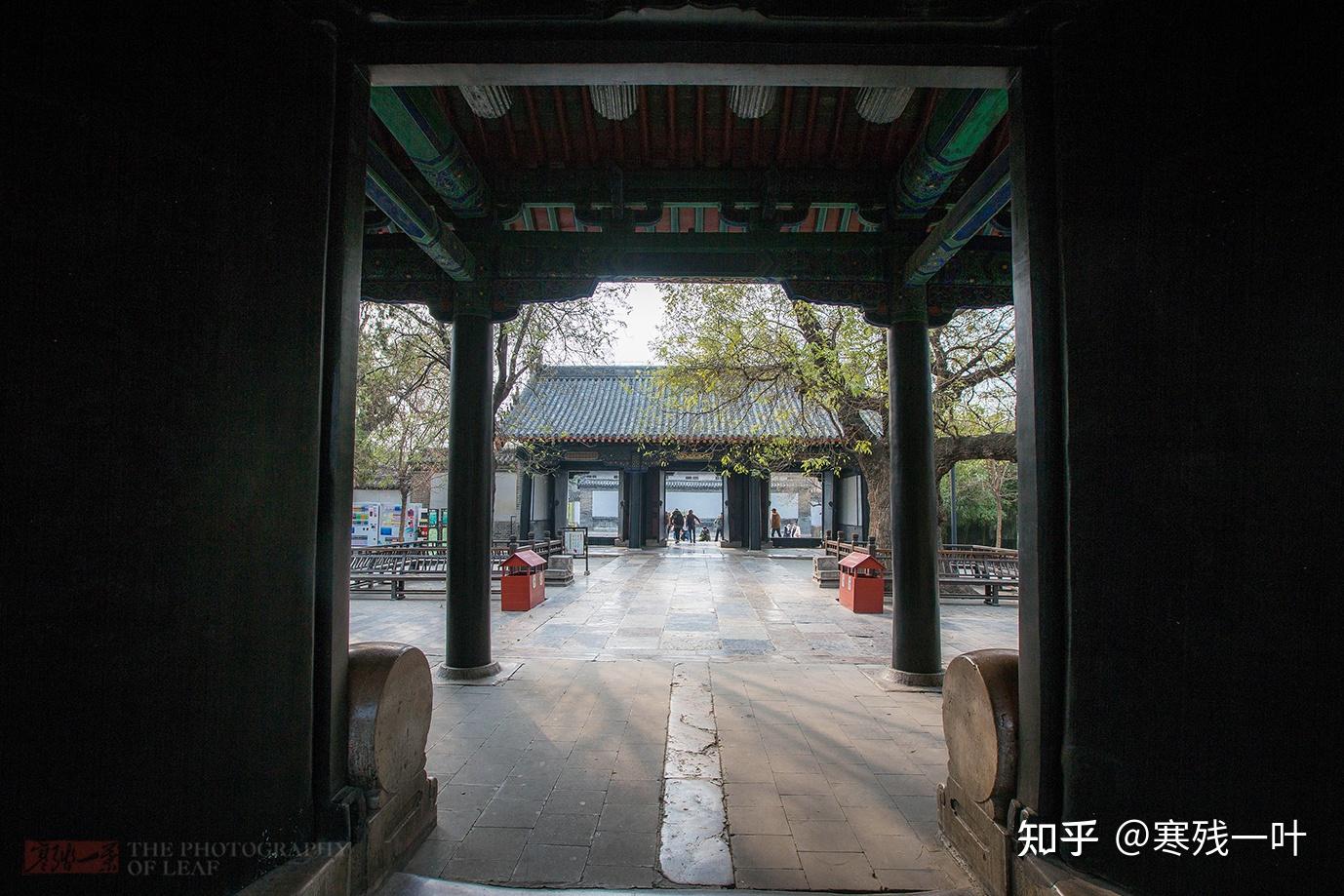 山东孔府大门对联有两个“错字”,后人想象力丰富,纪晓岚背黑锅 - 知乎