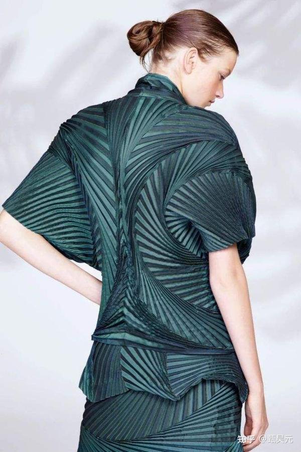 日本著名时装设计师三宅一生 8 月 5 日因癌症去世,享年 84 岁,他留下