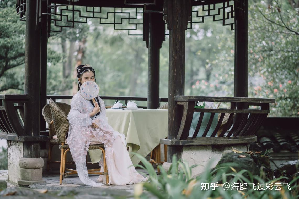 《闺怨》 [唐] 王昌龄 闺中少妇不知愁，春日凝妆上翠楼。 忽见陌头杨柳色，悔教夫婿觅封侯。 - 知乎