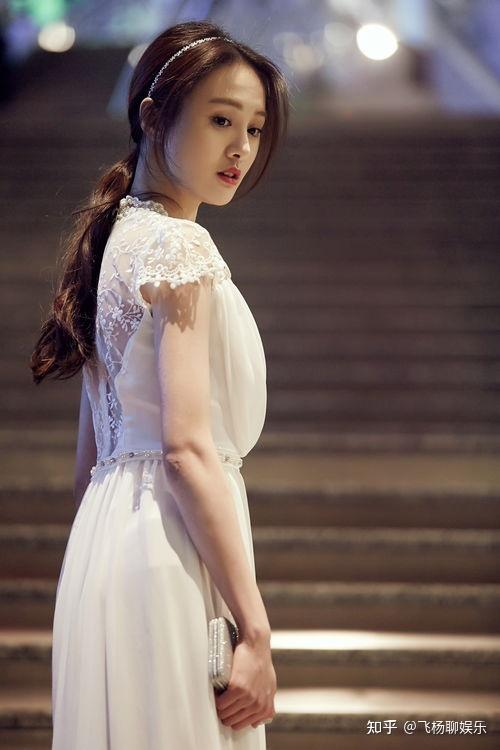 郑爽自爆在美国生活拮据靠喝自来水度日,你相信吗? - 知乎