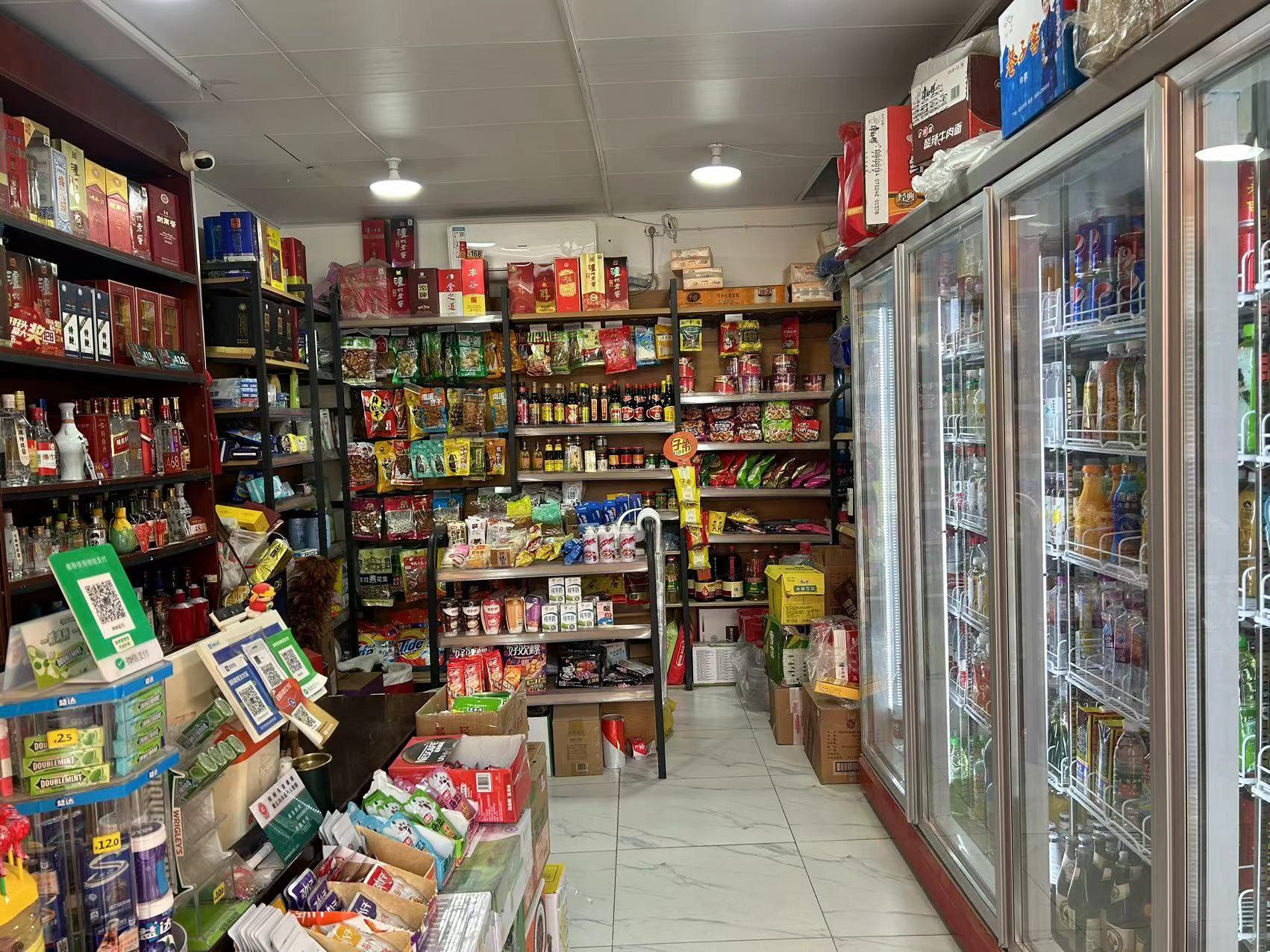 在小区附近开个小食杂店能行吗?该怎么做?