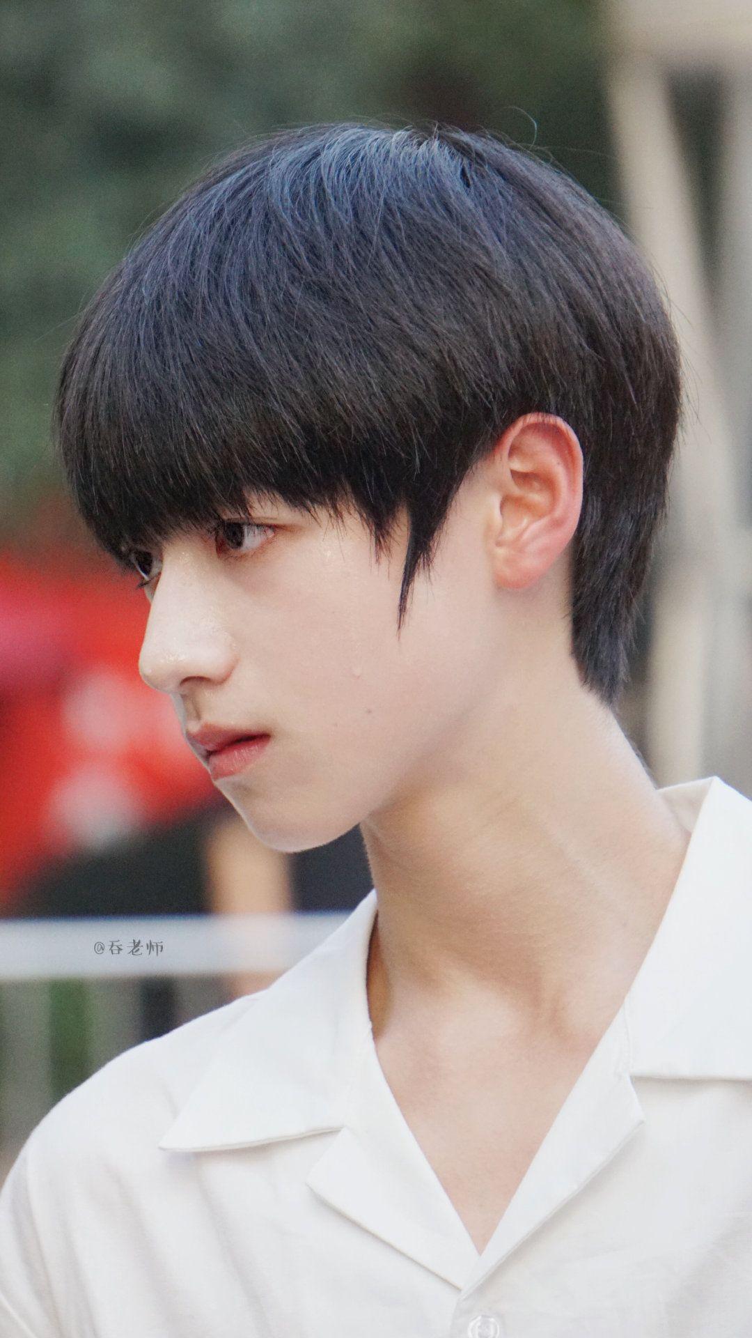 重庆七中的校草朱志鑫长得多好看