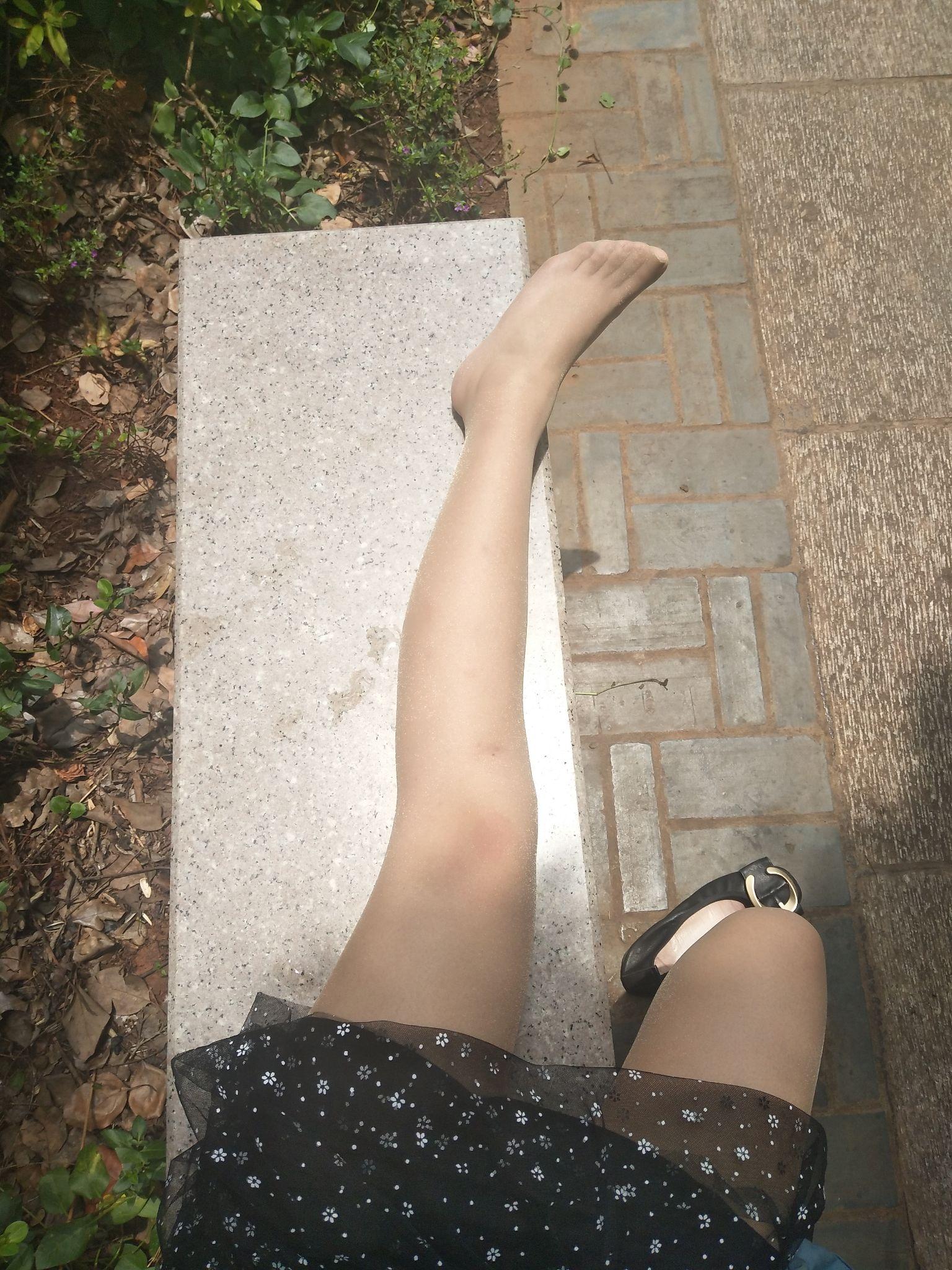 夏天穿肉色丝袜是否美观