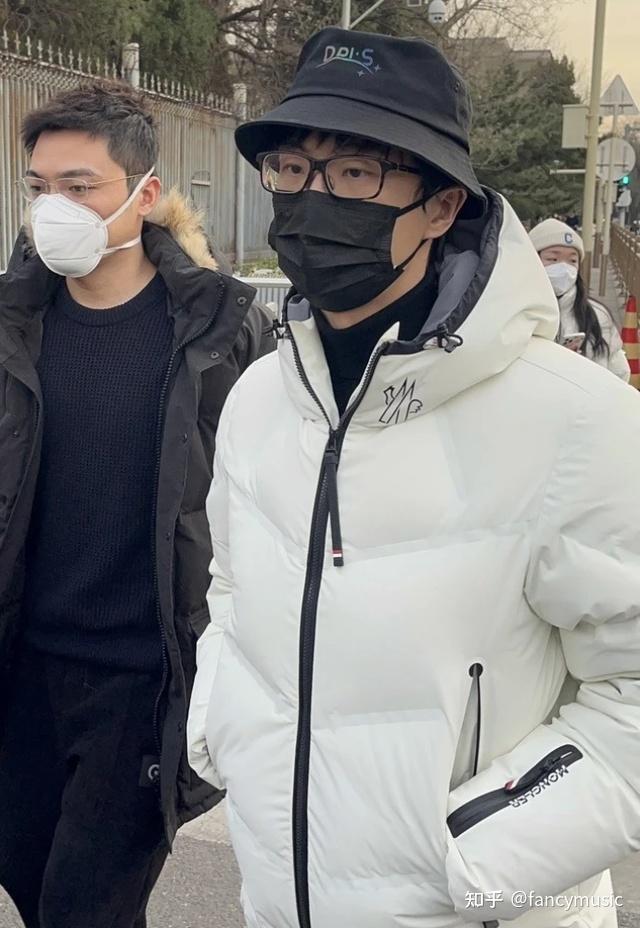 王铮亮:“二十四孝”男明星,被边缘化的音乐天才 - 知乎