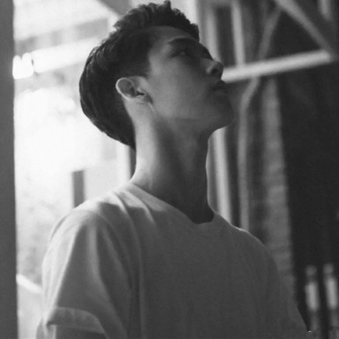 有哪些好看的灰白头像? - 知乎