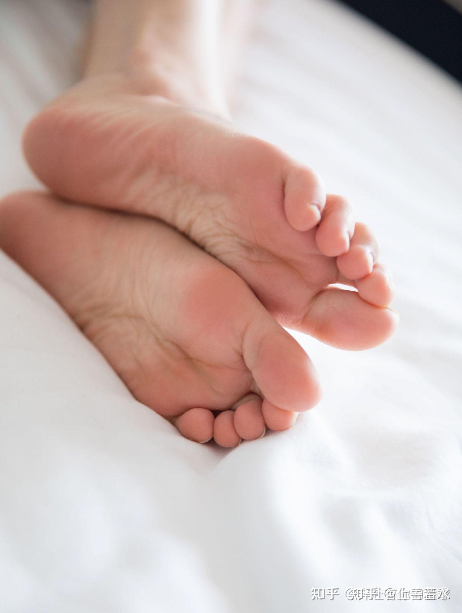 女生什么样的脚才算是好看的? - 知乎