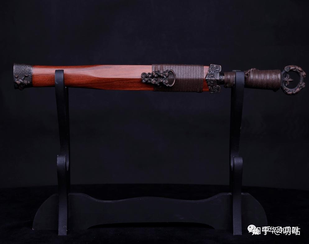 汗血環頭刀 超軽量 古兵器 武具 冷兵器 刀装具 手鍛造打 鋼刀 冷兵器 杀伤力最强的近身冷兵器——这把内弧环首刀太有气质，让人一眼难忘