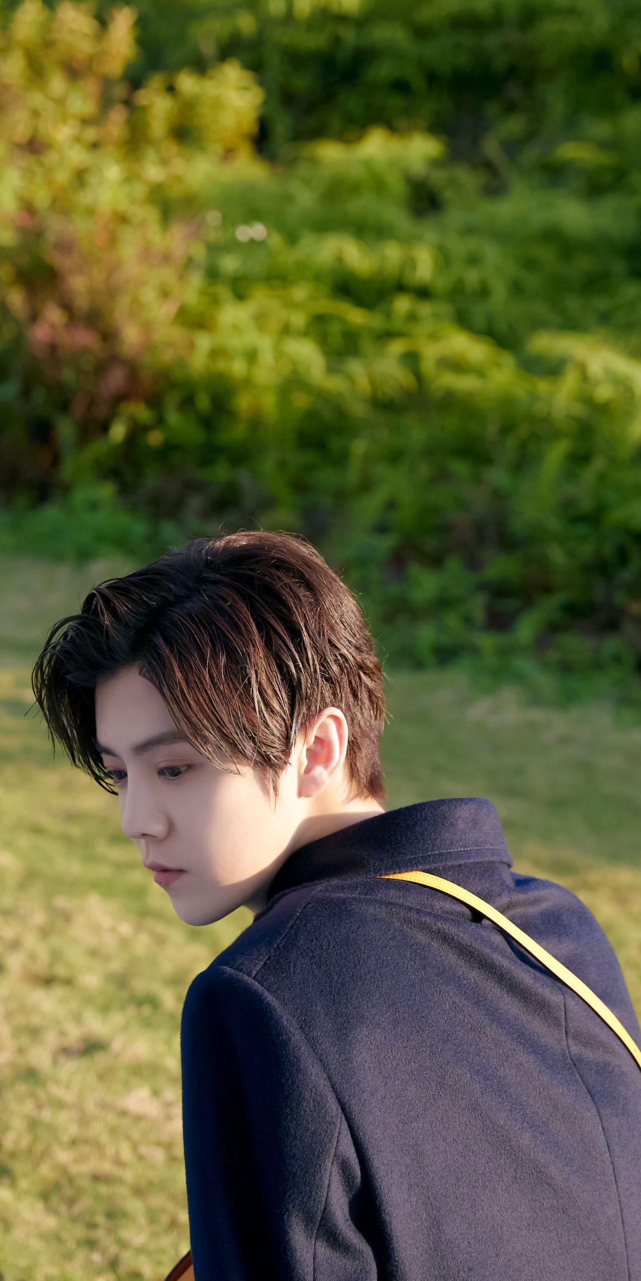 有没有关于鹿晗的惊艳照片可以做壁纸套图的