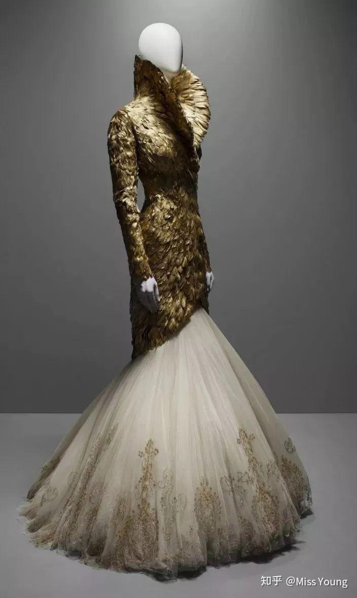 如何评价服装设计师亚历山大麦昆alexandermcqueen