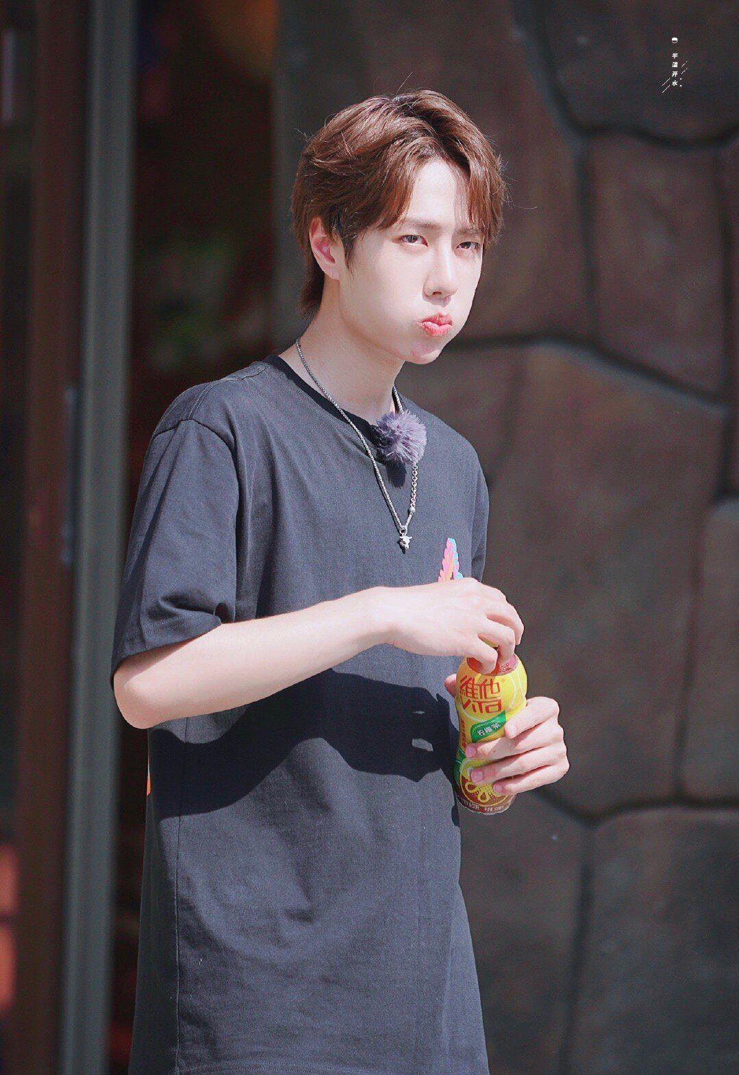 有没有王一博噘嘴的图? - 知乎