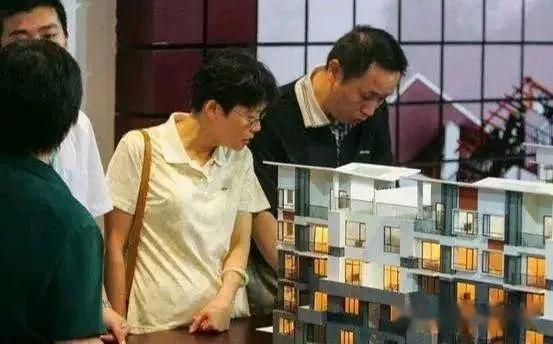 楼市出现“三连降”,2023年房子或迎来“贬值潮”?官媒7字透底 - 知乎