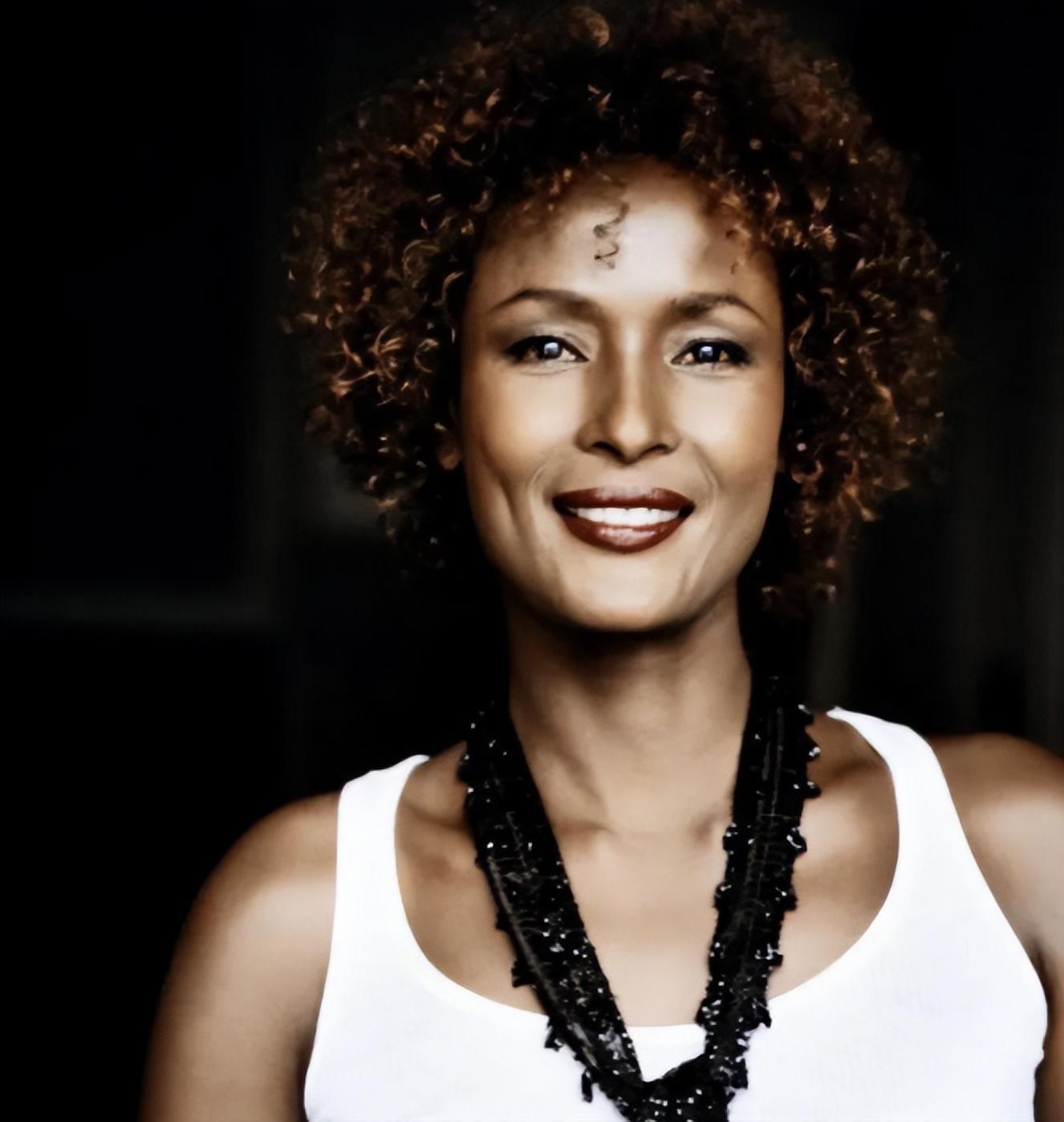 如何评价沙漠之花的原型华莉丝迪里