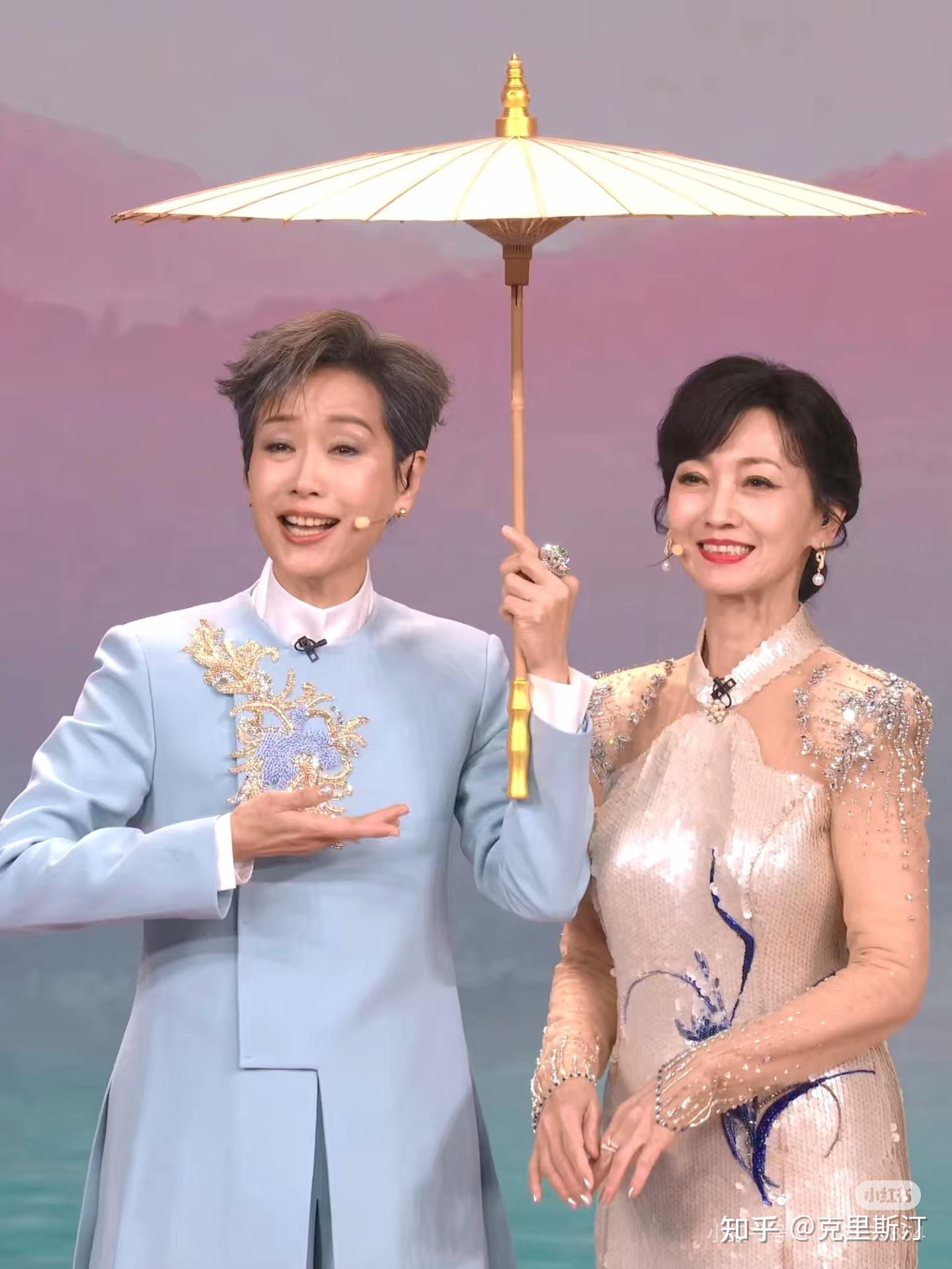 如何评价赵雅芝、叶童、闫佩伦、阎鹤祥等在 2025 年春晚表演的小品《借伞》？ - 知乎