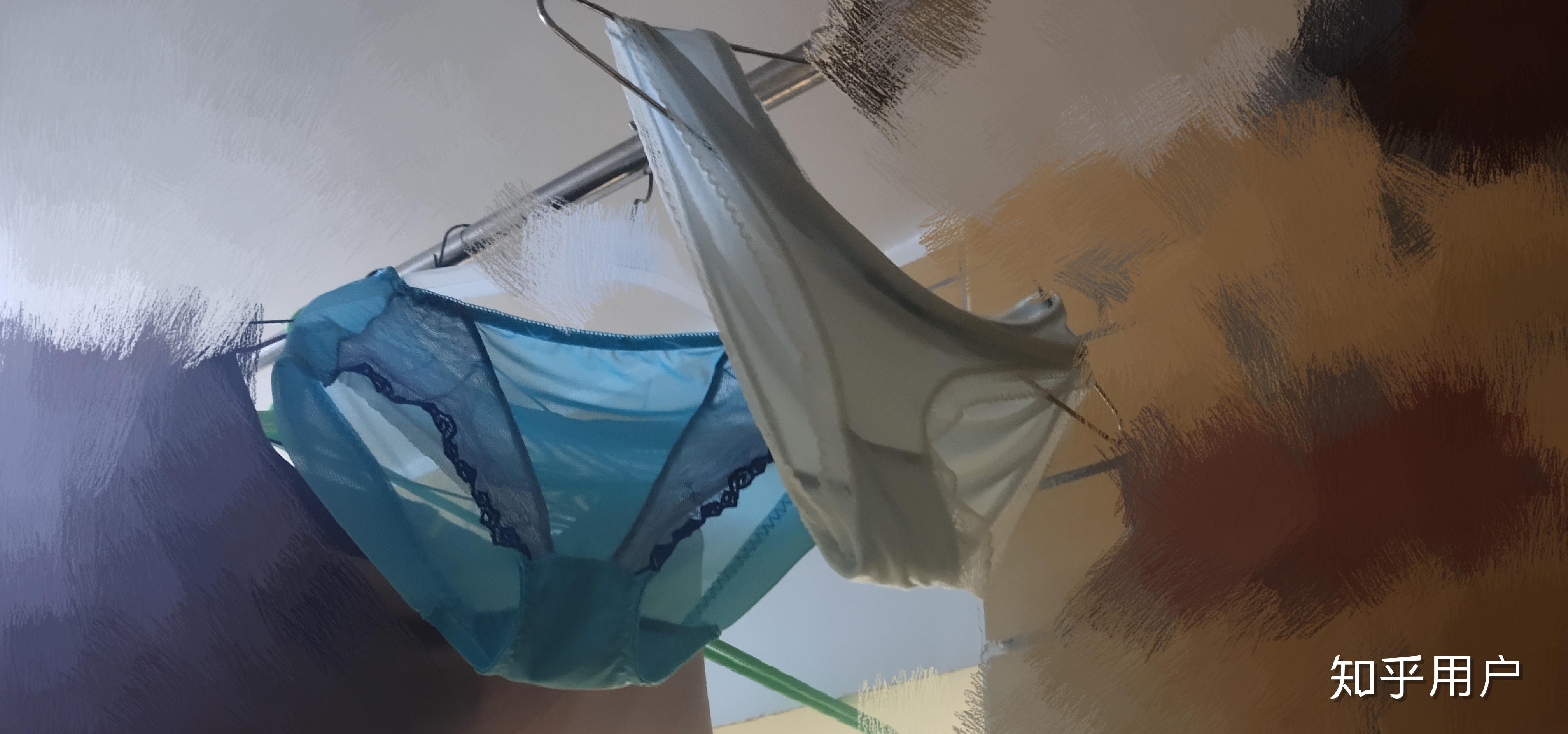 婆婆和我跟老公住一起阳台上晾着婆婆的透明蕾丝内裤老公看见了我觉得