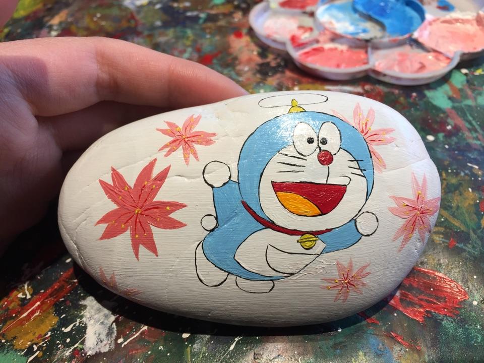 在石头上画画应该用什么画笔和颜料