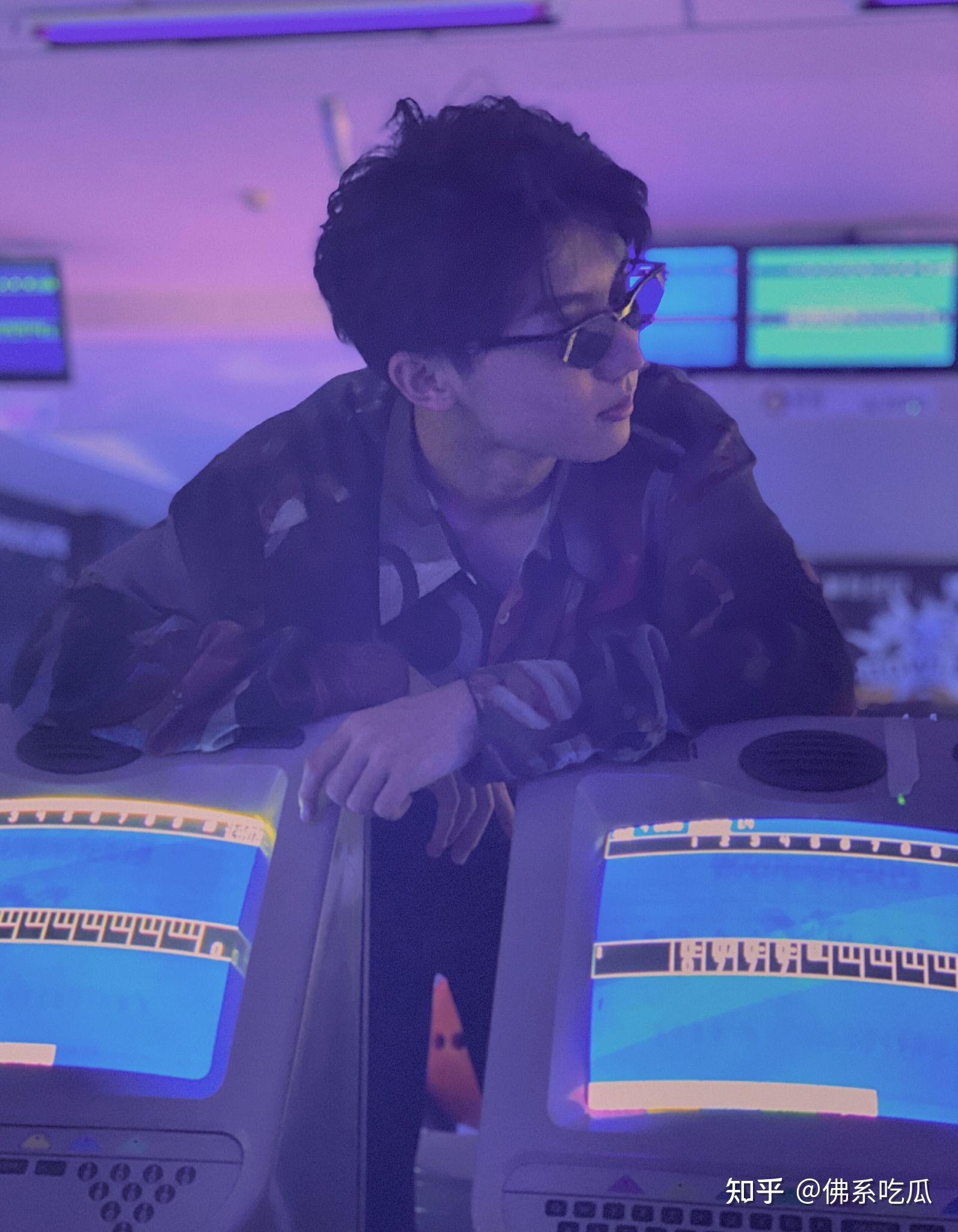 想要一些马嘉祺的照片像网图的那种最好