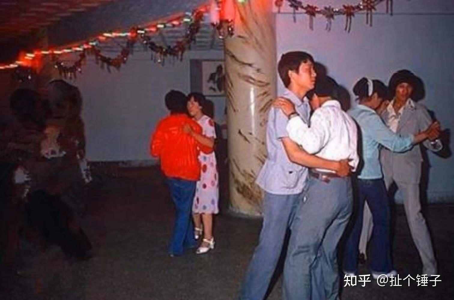 如何看待成都的砂砂舞? - 知乎
