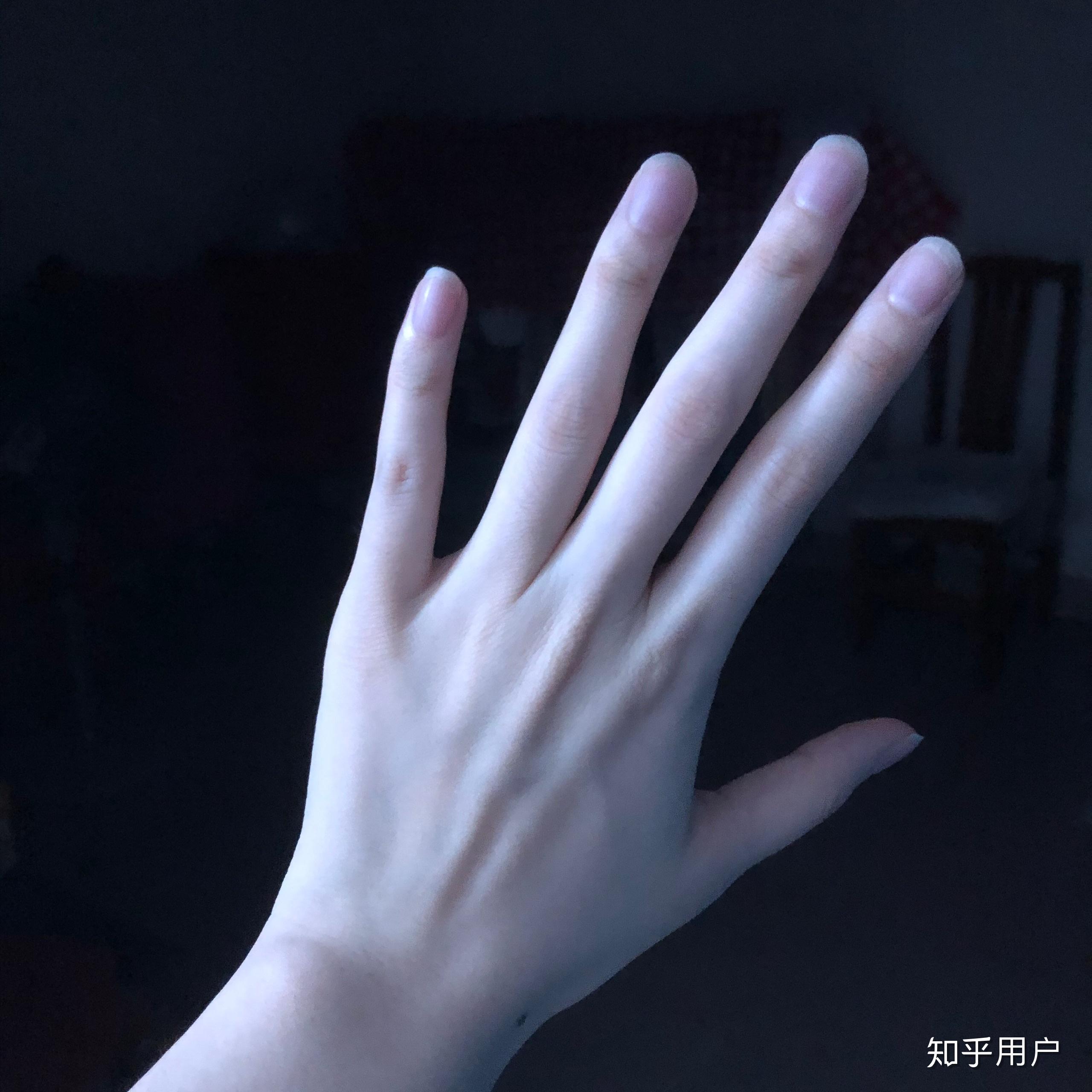 你见过的最好看的女孩子的手什么样子?