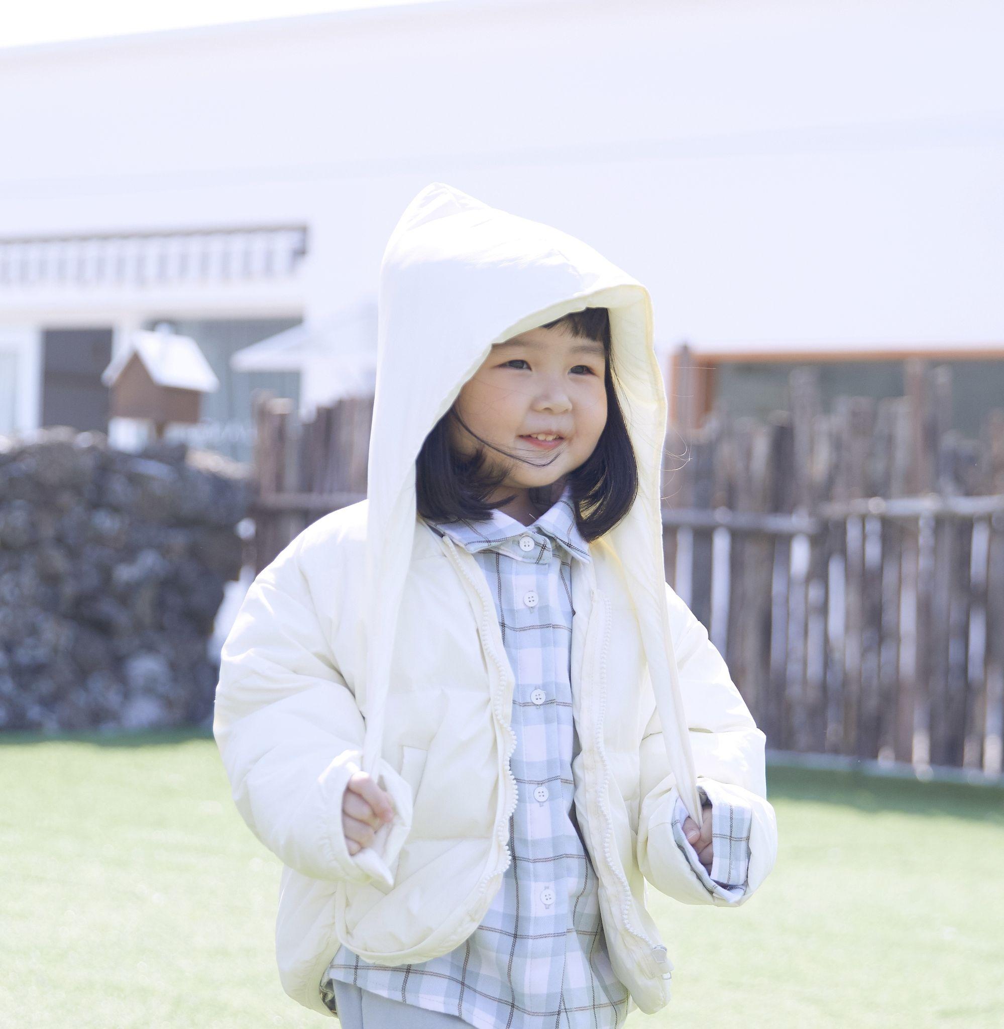 拜托拜托 这个超可爱 翻白眼的小女孩表情包是谁?