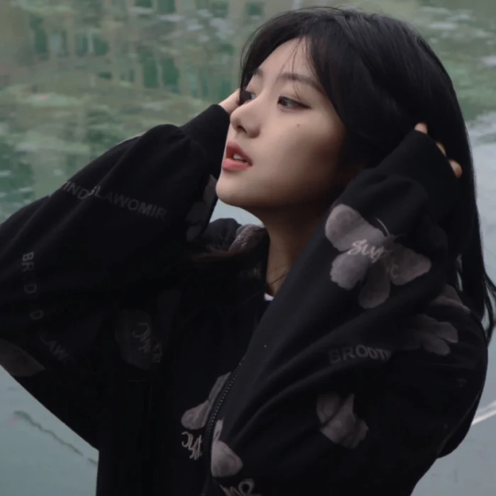 孤傲的女生侧颜头像? - 知乎