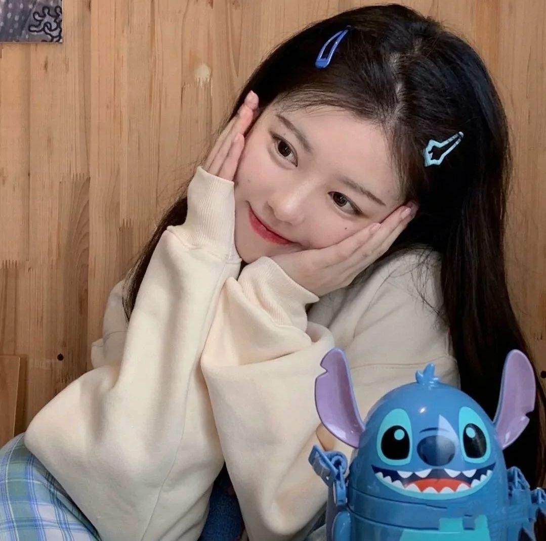 有没有爱笑女生真人头像最好是高清无水印的