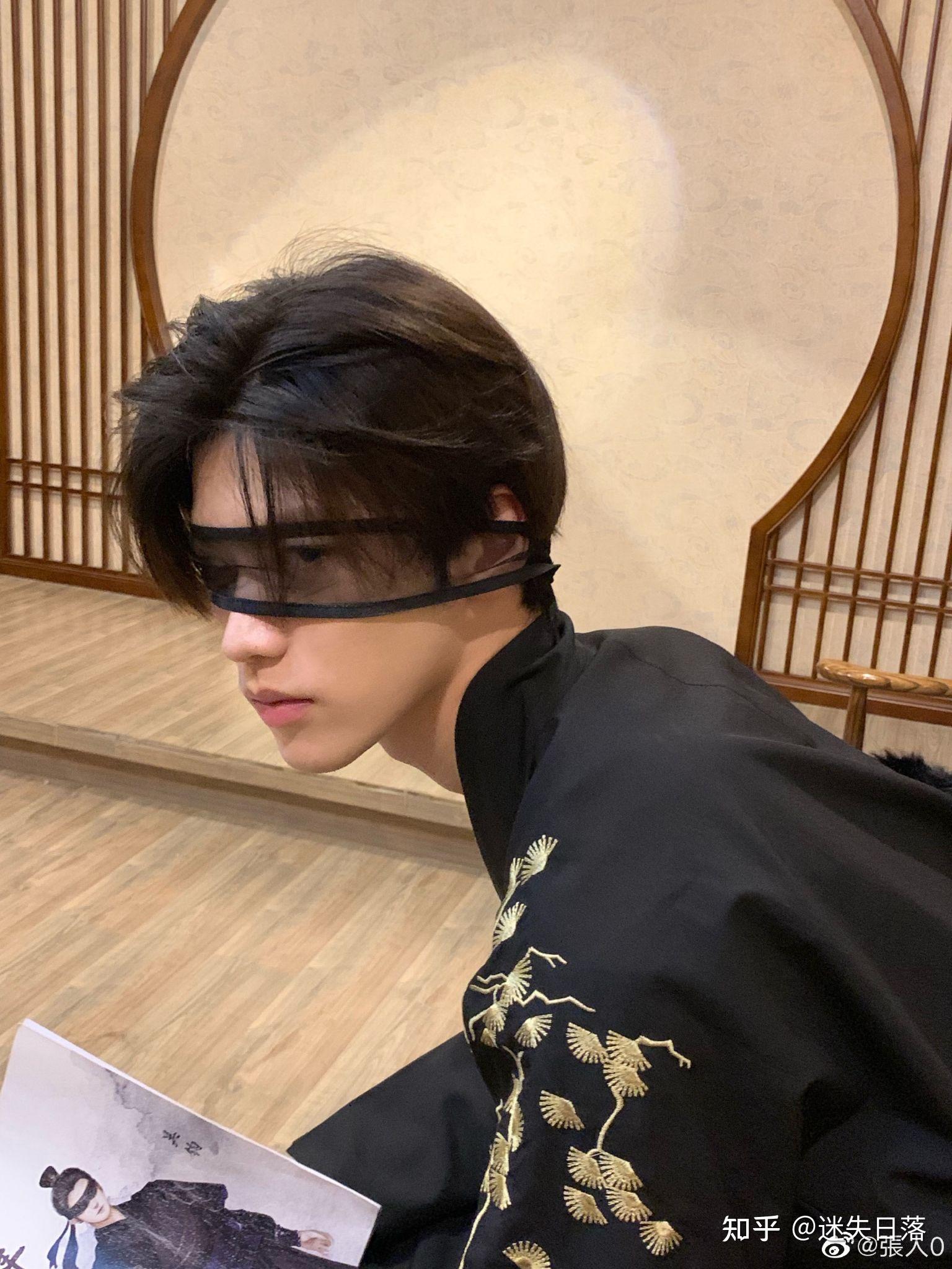 求推荐网红帅哥的微博? - 知乎