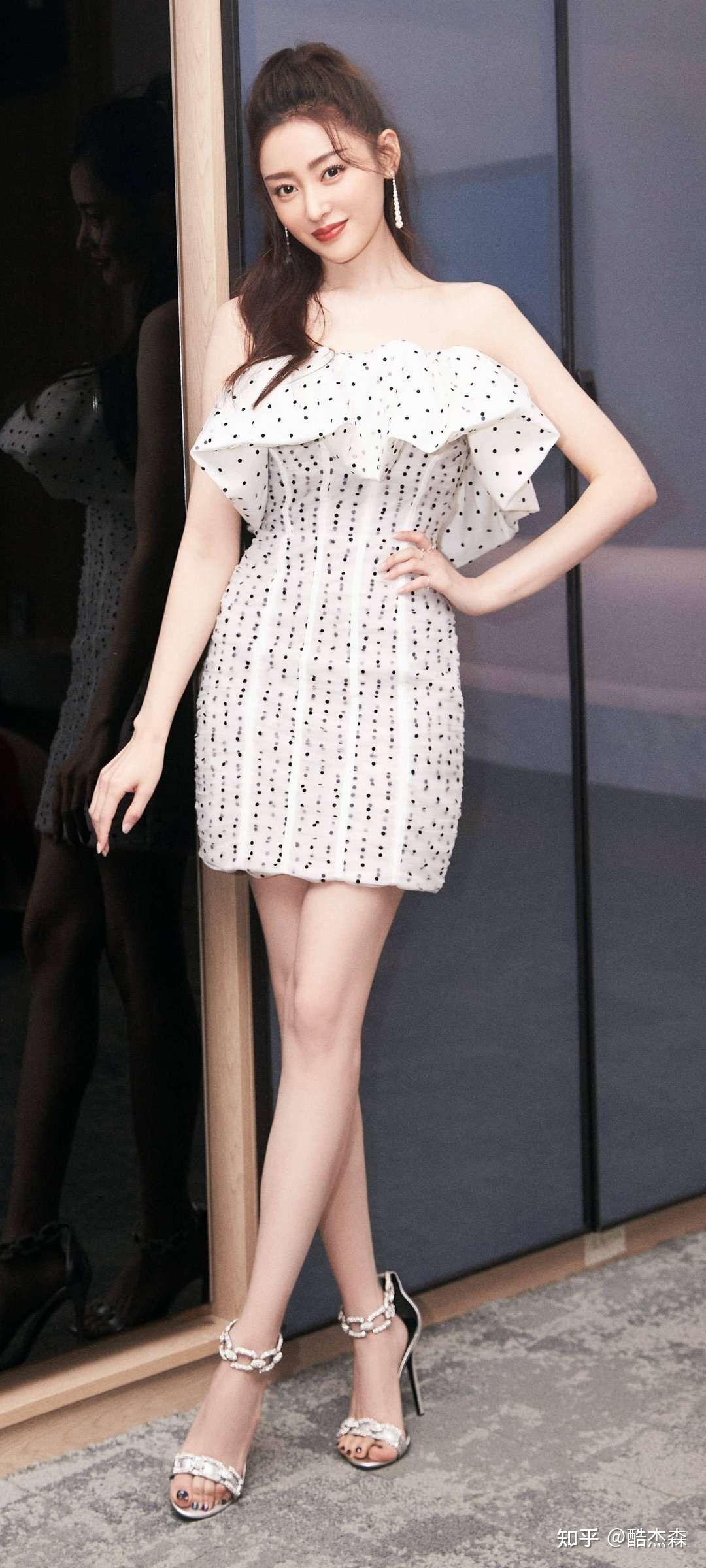 中国女明星里谁的腿特别好看