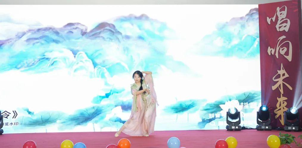 欢度元旦 喜迎新年|浙广电富阳校区开展校园歌手大赛暨元旦文艺晚会、2024秋季学期文体周活动闭幕式活动(图15)