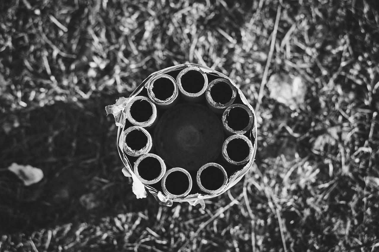 3. 黑红时尚混搭