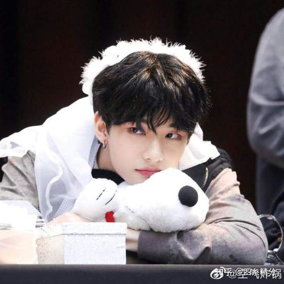 友友们给我安利几张kpop男idol神图养养眼? - 知乎