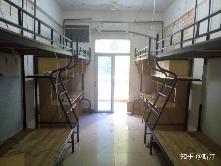 泉州师范学院寝室是不是上床下桌有图片吗