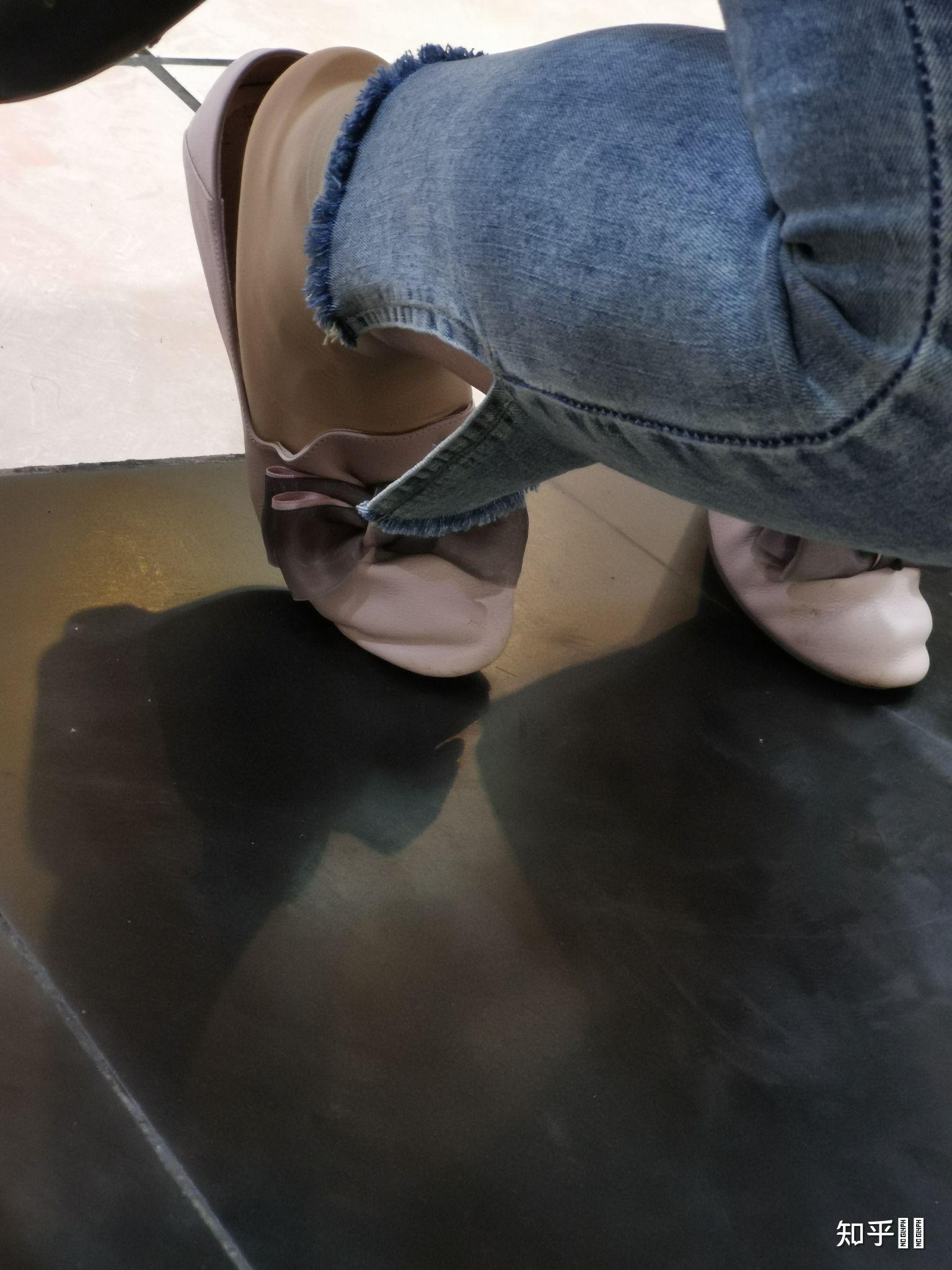 夏天脚特别热,老是想脱鞋,穿什么袜子好一点,棉袜觉得很闷脚,有什么