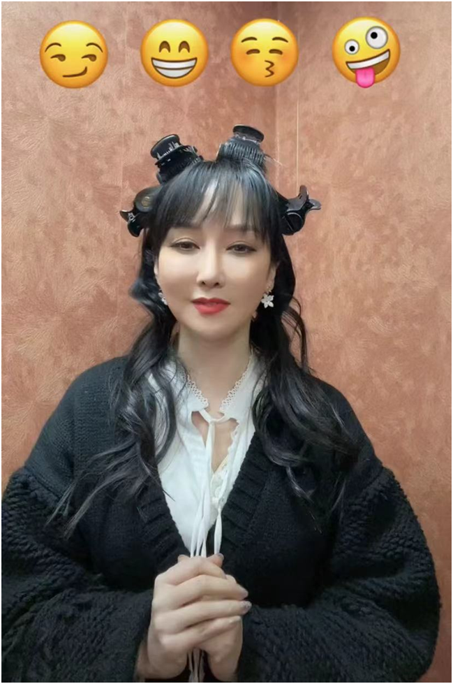 萨顶顶年龄多大(变妆后神婆变"玉女")插图(1)