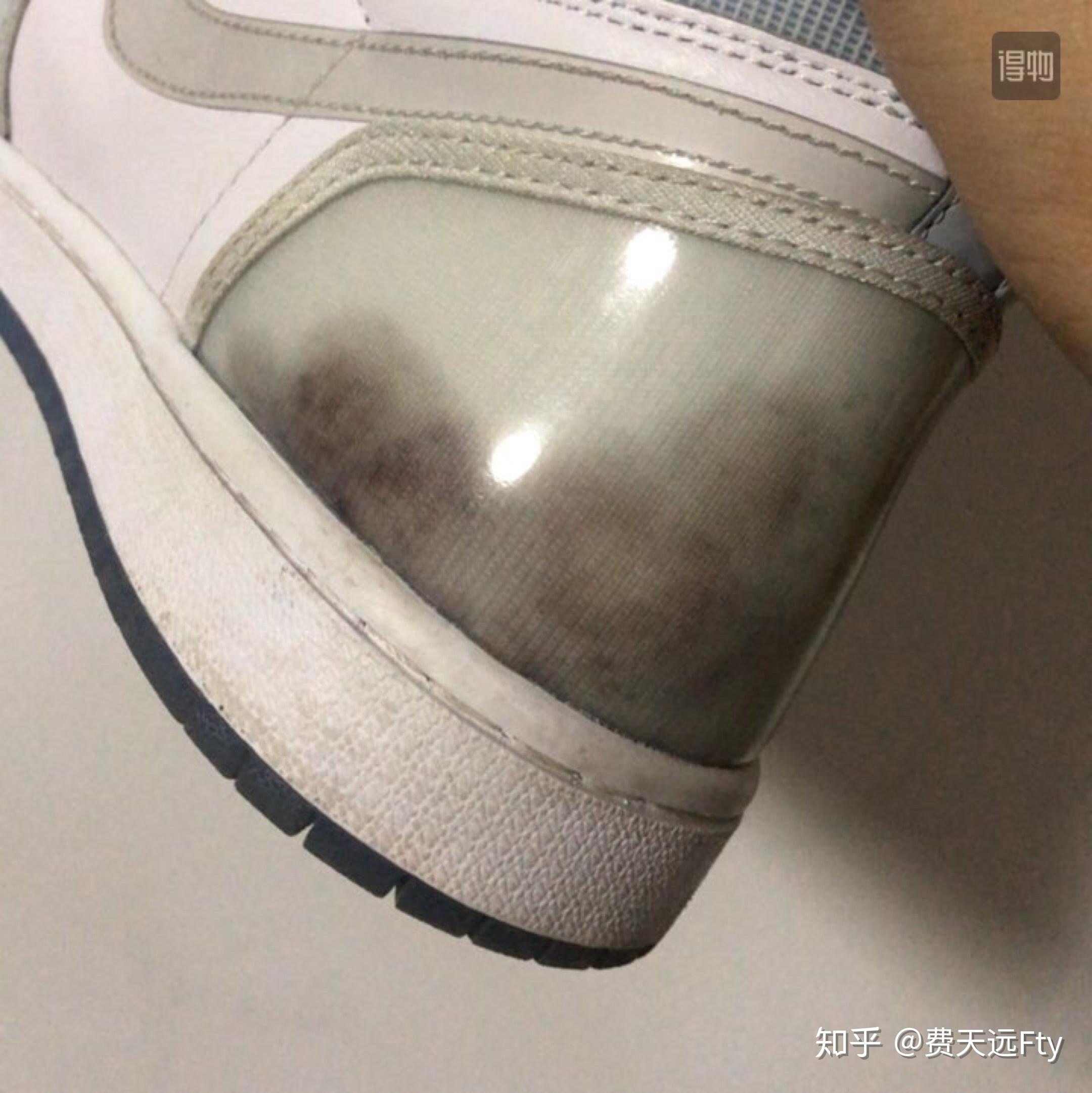 请问有人买了aj1小dior遇见后跟发霉的问题吗?怎么解决? - 知乎