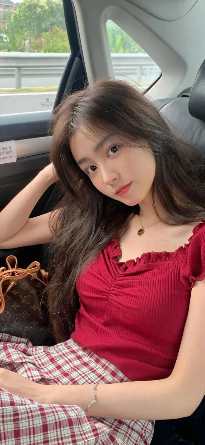 有什么百看不厌的全面屏美女壁纸? - 知乎