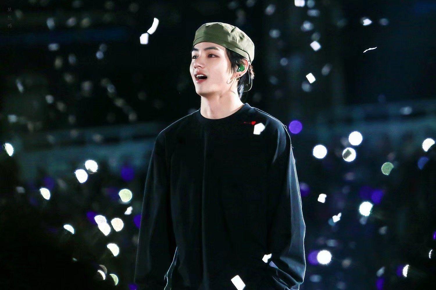 超级喜欢黑发金泰亨大家可以分享一些没有水印的图片吗收藏