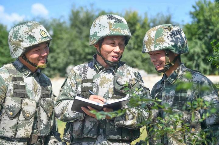 提幹的23歲少尉軍官,在基層實現