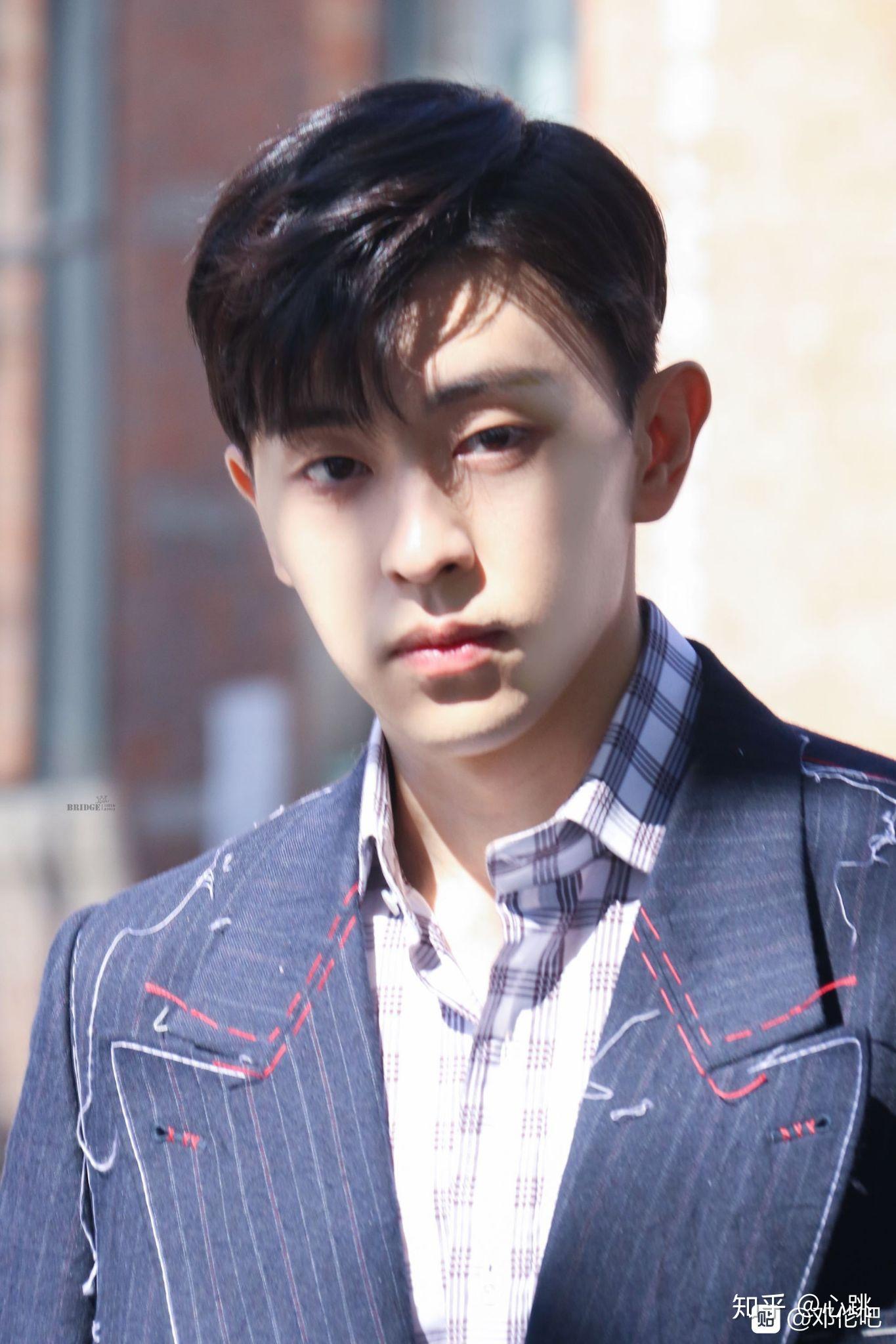 "邓伦风"盛行,你觉得邓伦的时尚表现力如何? - 知乎