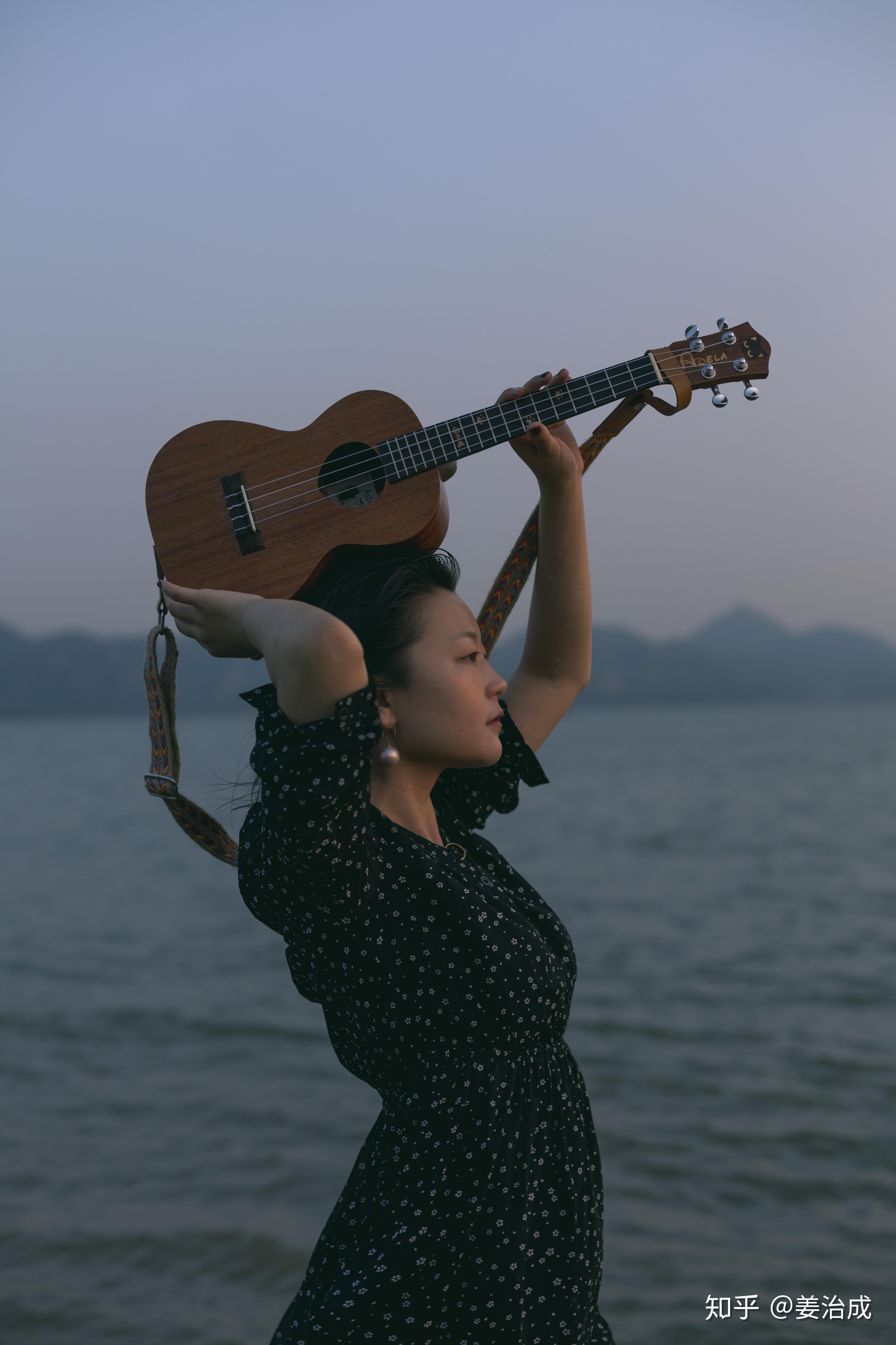 拿着吉他拍自拍做头像怎么拍才看好? - 知乎