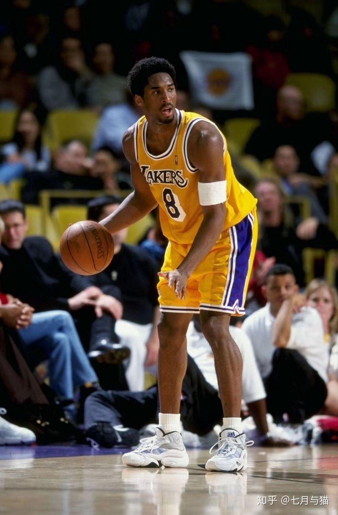 有没有科比穿八号球服的壁纸? - 知乎