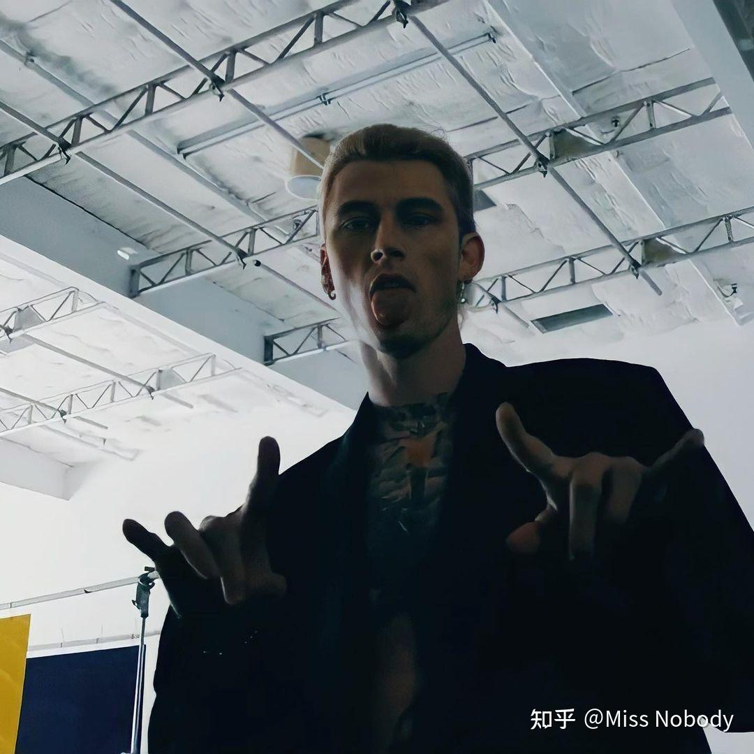怎么评价machine gun kelly这位白人rapper?